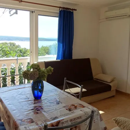 Apartment Warm And Welcoming With Sea View